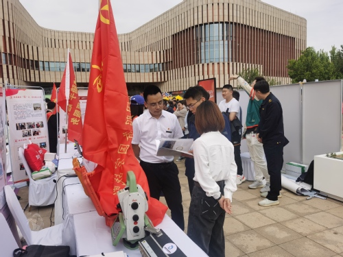 bevictor伟德官网集团加入团市委“汇聚青春动能 立功十项行动”主题展