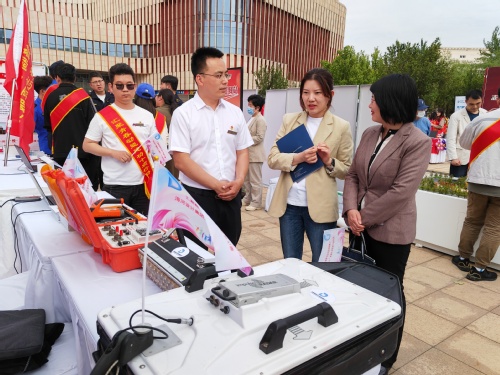 bevictor伟德官网集团加入团市委“汇聚青春动能 立功十项行动”主题展