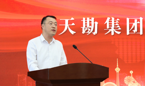 致敬楷模风范激扬青春实力  ――bevictor伟德官网集团开展劳模宣讲会暨十佳青年表扬会