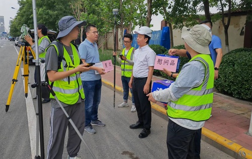 夏日送清凉  关爱沁人心 --bevictor伟德官网集团开展“夏送清凉”慰问活动