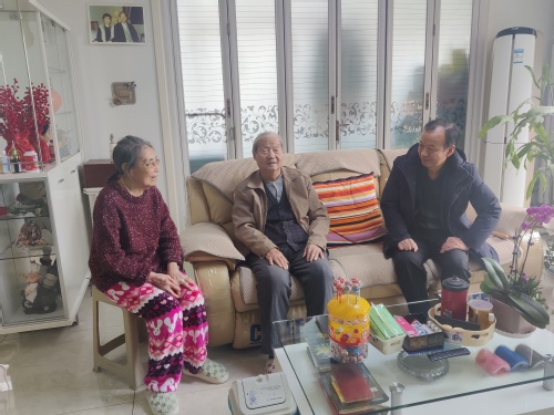 冬送温暖到一线 情系职工暖心间